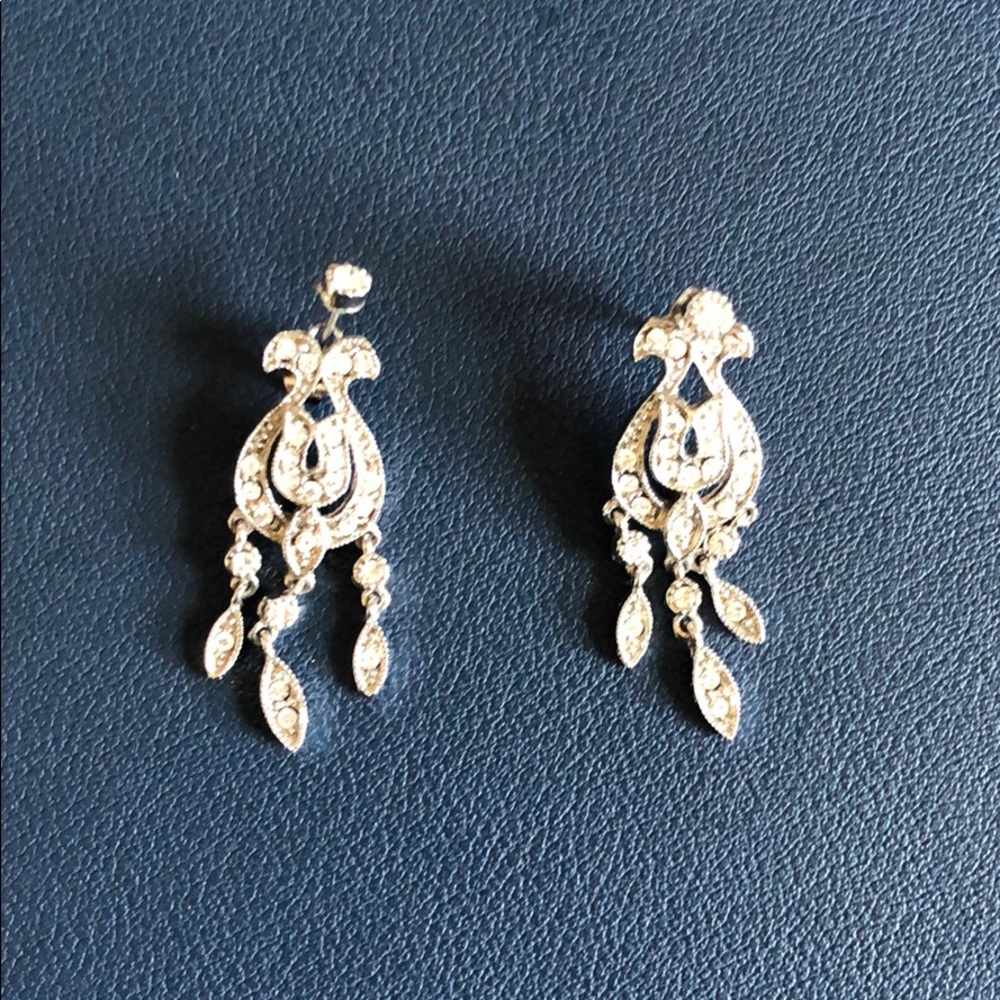 Vintage inspired crystal dangling earrings